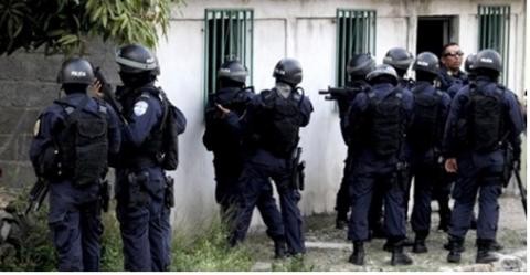 Erro em operação policial resulta em indenização por violação de domicílio no DF