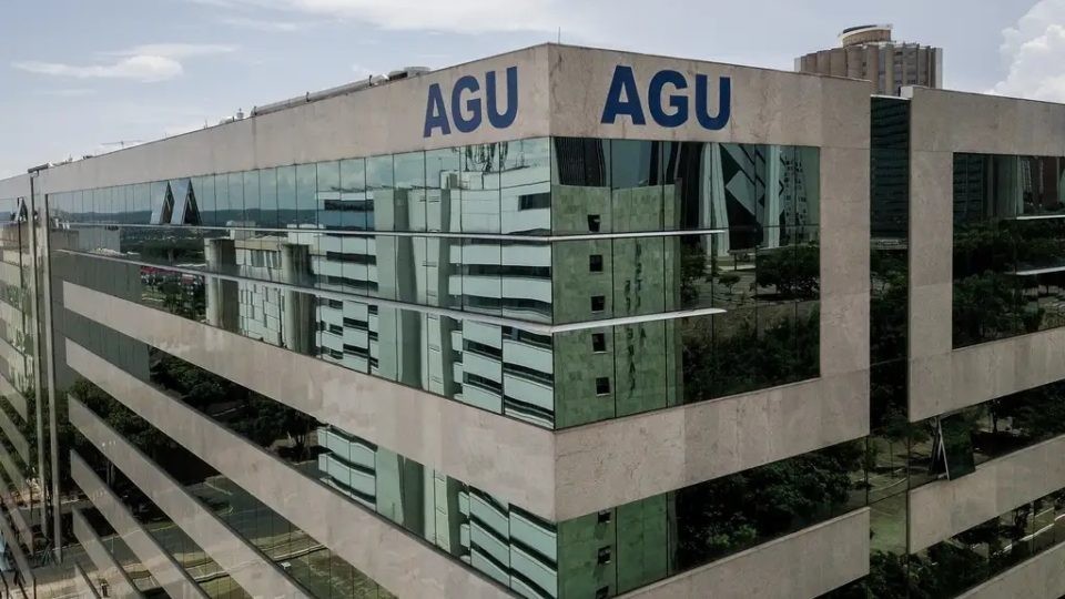 União abre mão de R$ 11 bilhões para pagar bônus a advogados públicos