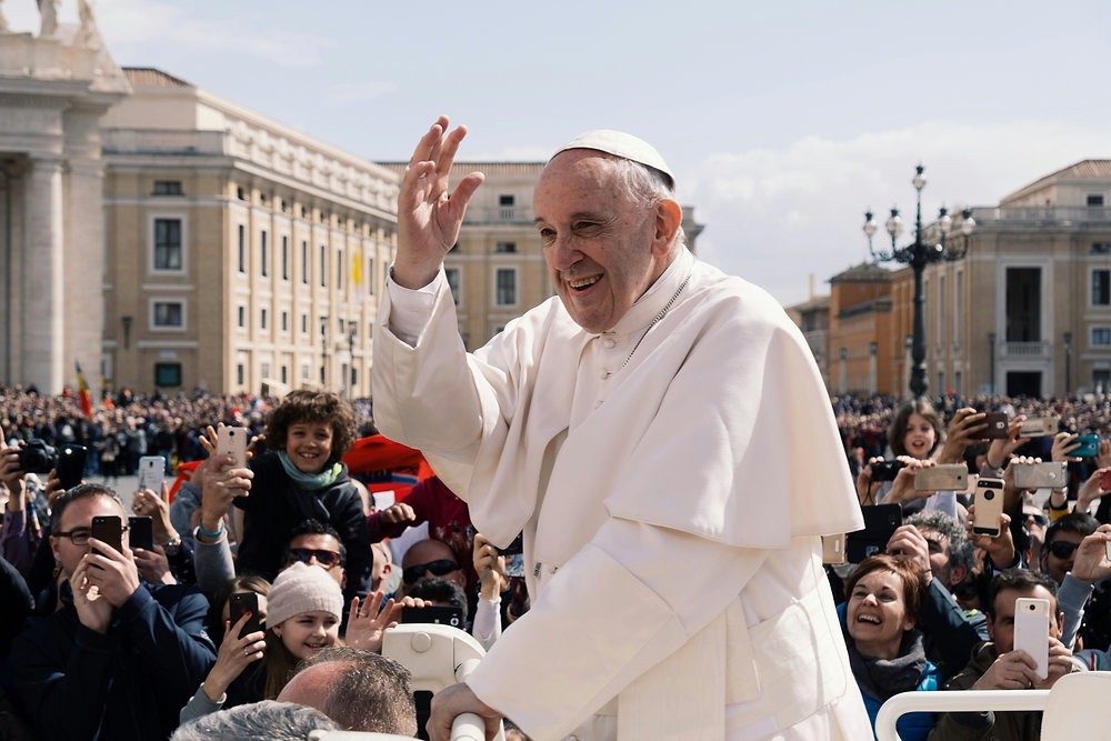 Ministros do STJ prestam homenagens ao Papa Francisco em sessões
