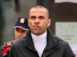 Daniel Alves será novamente julgado por acusação de estupro após recurso da Promotoria de Barcelona